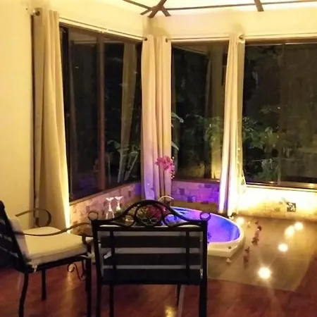 Tropical Suites & Villas